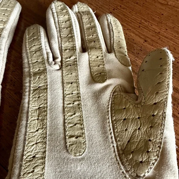 Vintage Isotoner Tan Driving Gloves Stretch Nylon Spandex One Size 9" x 3 ½" - Picture 5 of 9